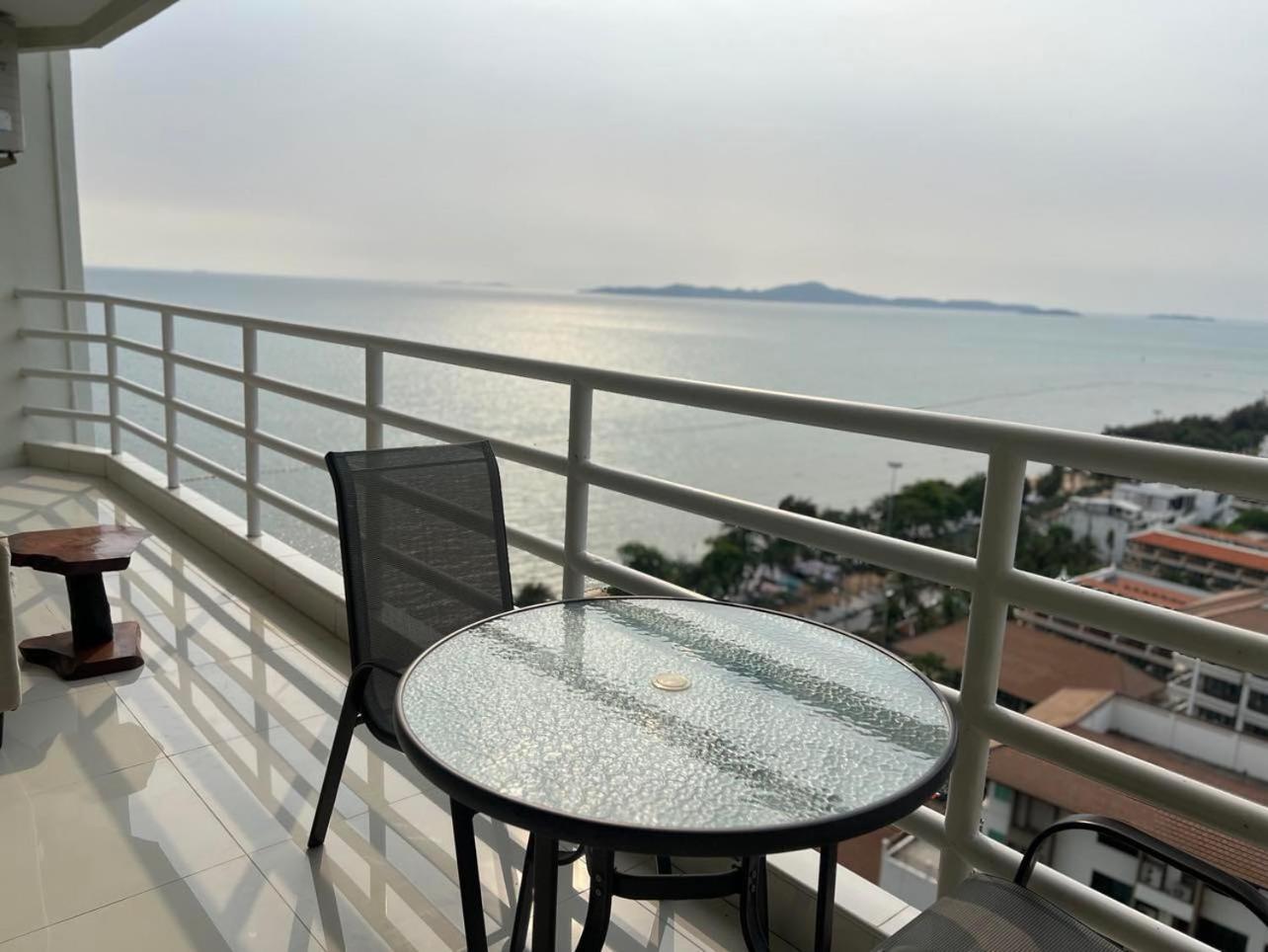 Viewtalay Beachfront By Nd Pattaya Exterior foto